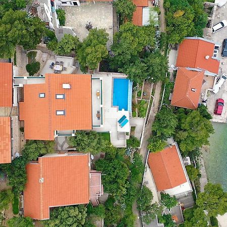 Villa Relax , With Seaview And Two Pools Near Beach スタリー・グラード エクステリア 写真