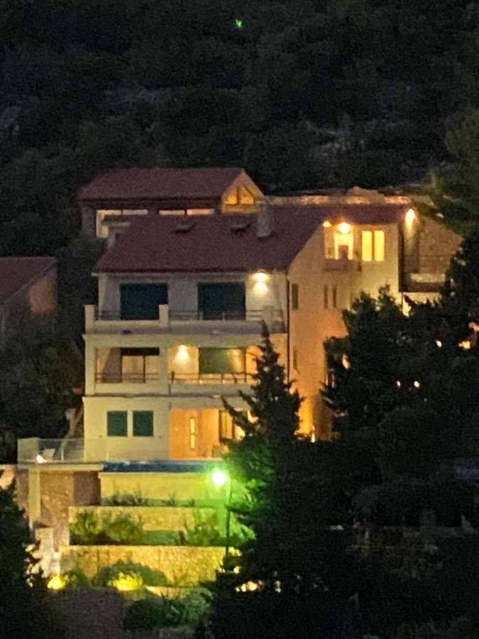 Villa Relax , With Seaview And Two Pools Near Beach スタリー・グラード エクステリア 写真