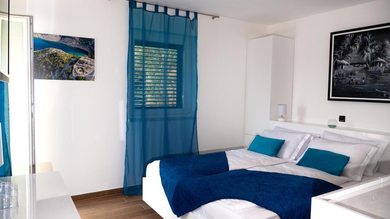 Villa Relax , With Seaview And Two Pools Near Beach スタリー・グラード エクステリア 写真