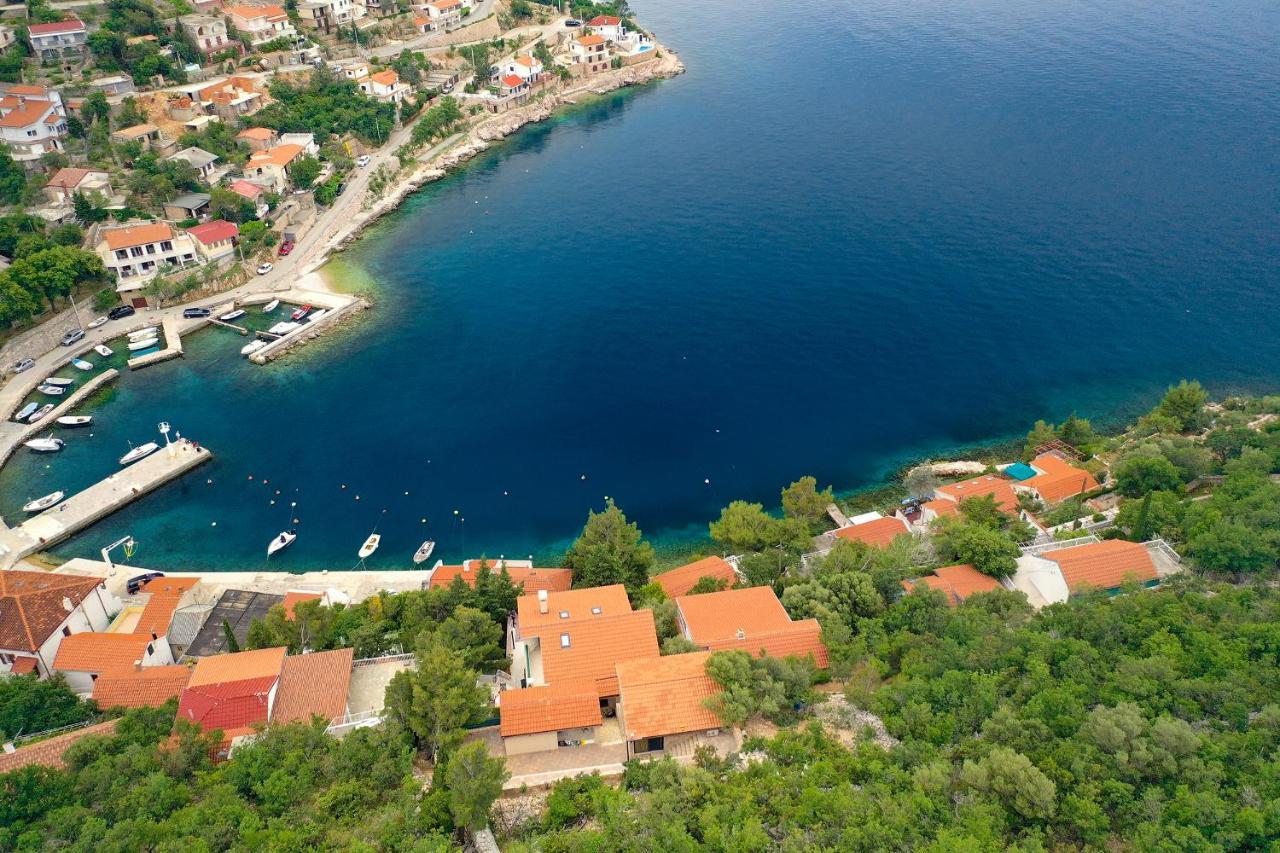 Villa Relax , With Seaview And Two Pools Near Beach スタリー・グラード エクステリア 写真
