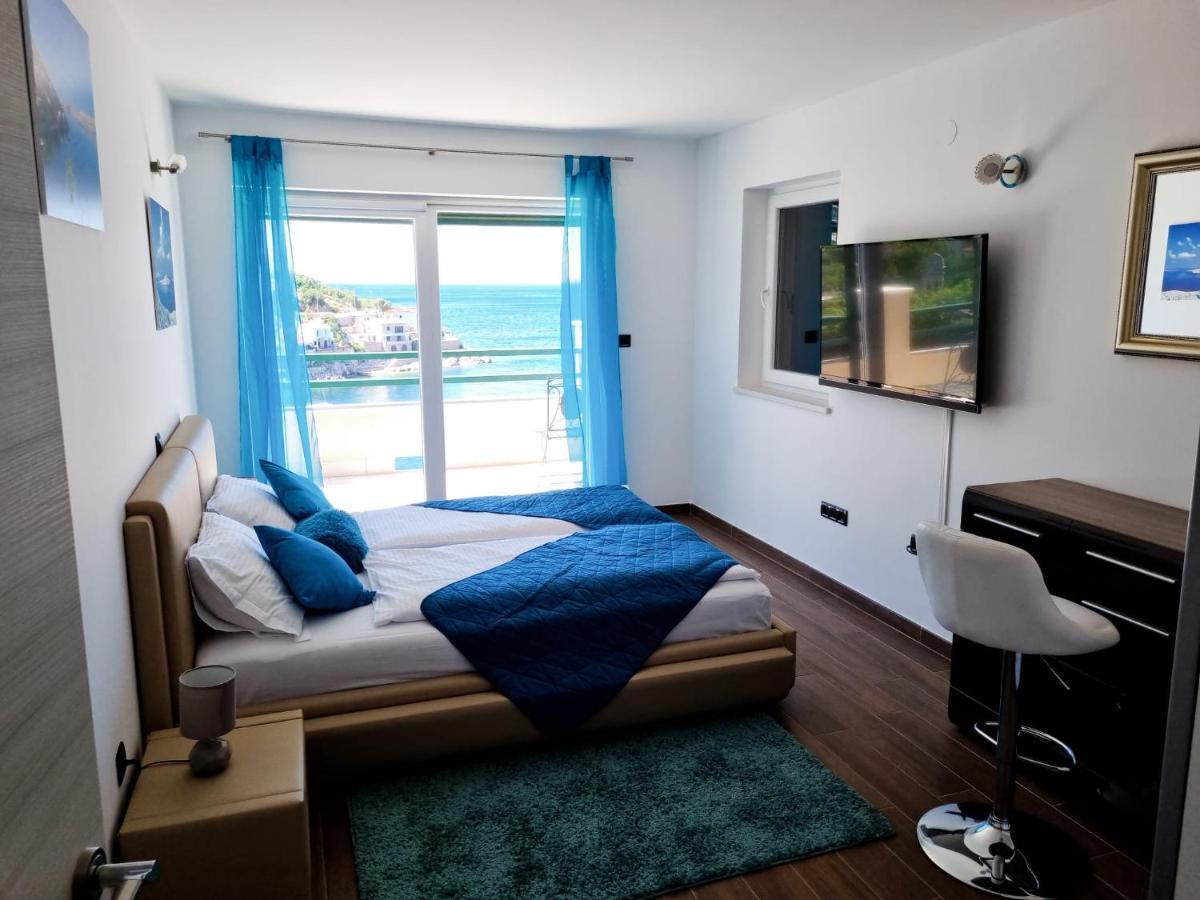 Villa Relax , With Seaview And Two Pools Near Beach スタリー・グラード エクステリア 写真