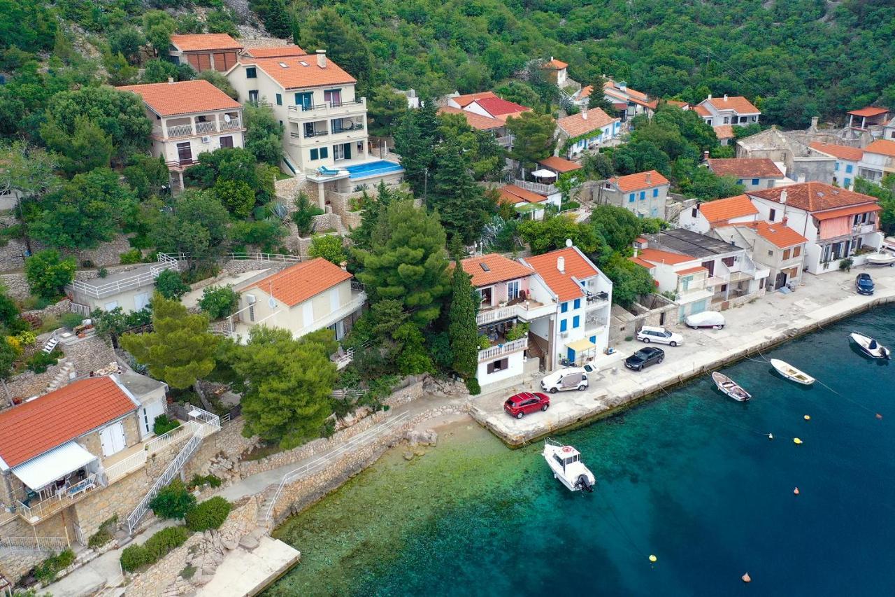 Villa Relax , With Seaview And Two Pools Near Beach スタリー・グラード エクステリア 写真