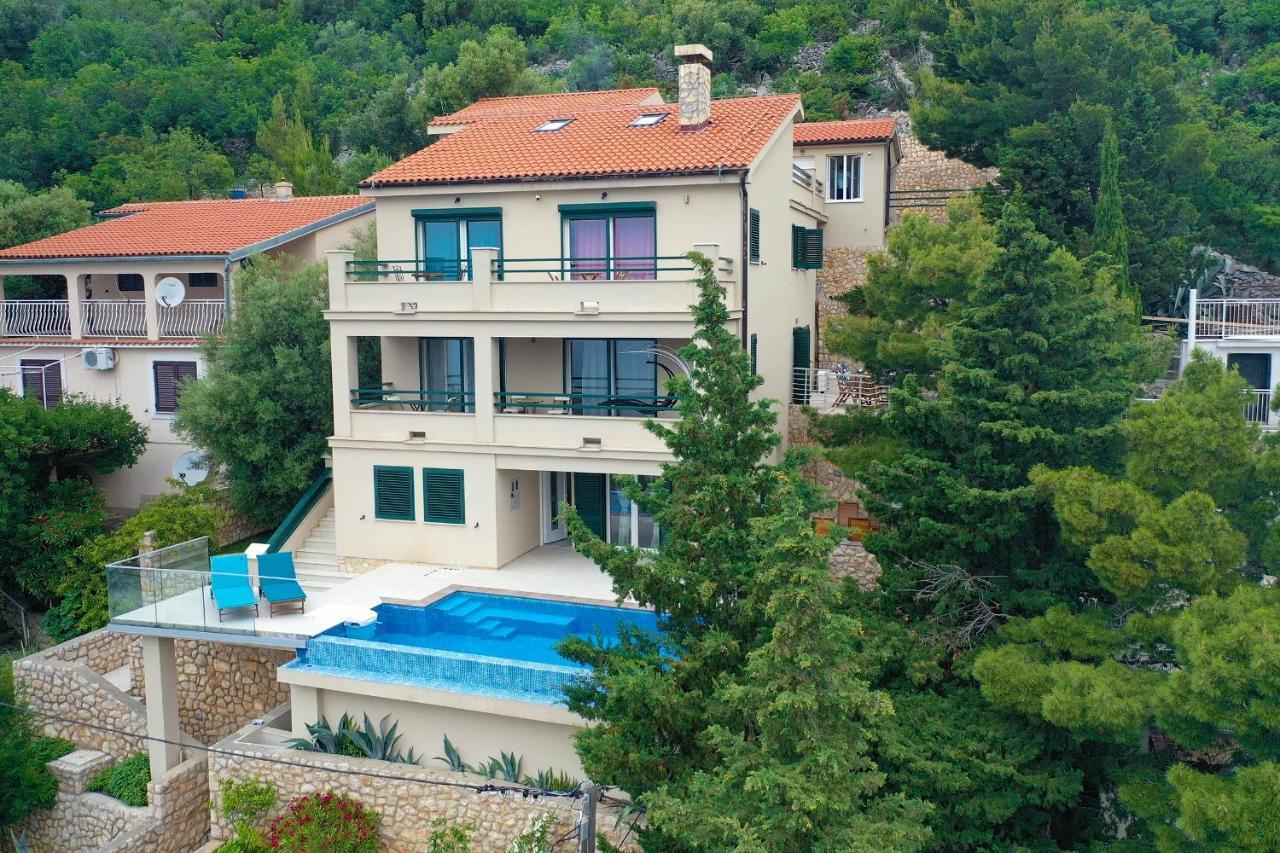 Villa Relax , With Seaview And Two Pools Near Beach スタリー・グラード エクステリア 写真