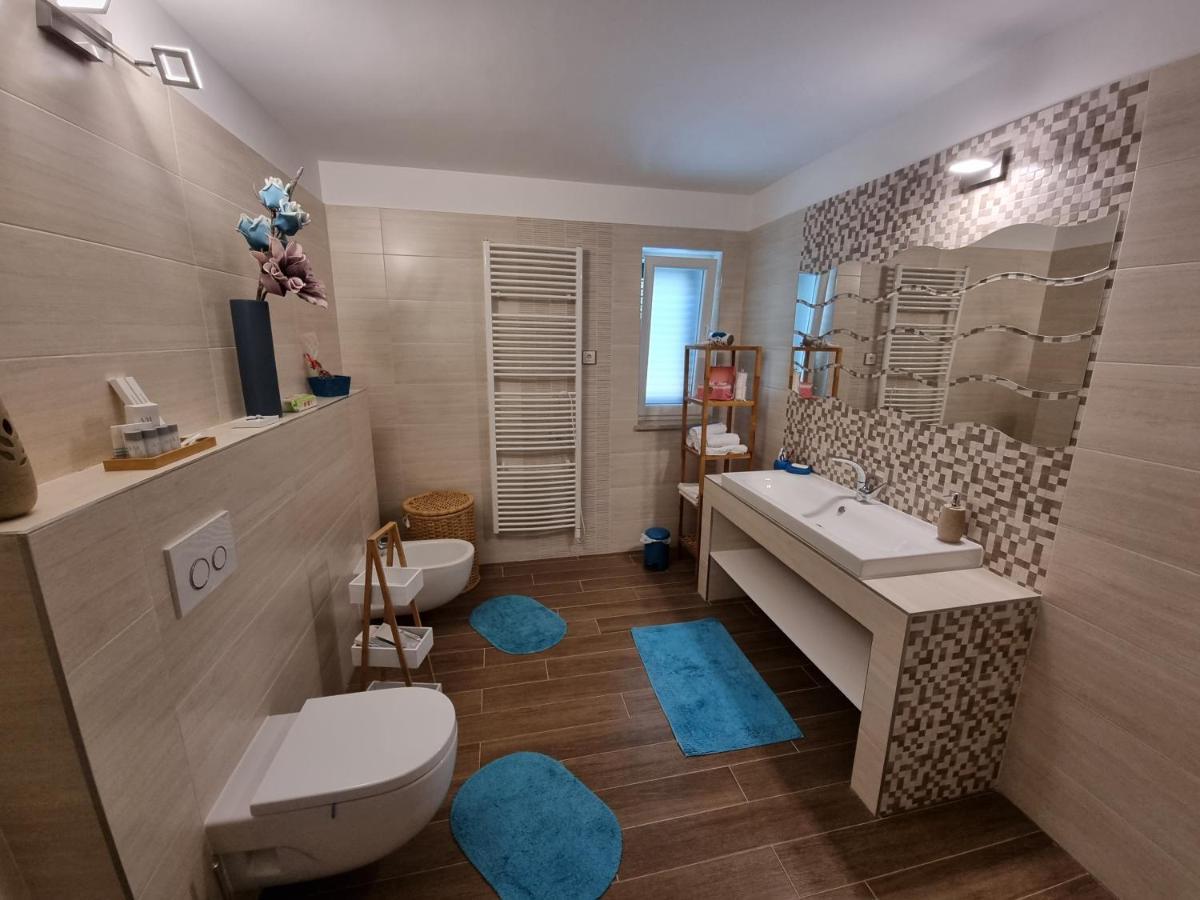 Villa Relax , With Seaview And Two Pools Near Beach スタリー・グラード エクステリア 写真