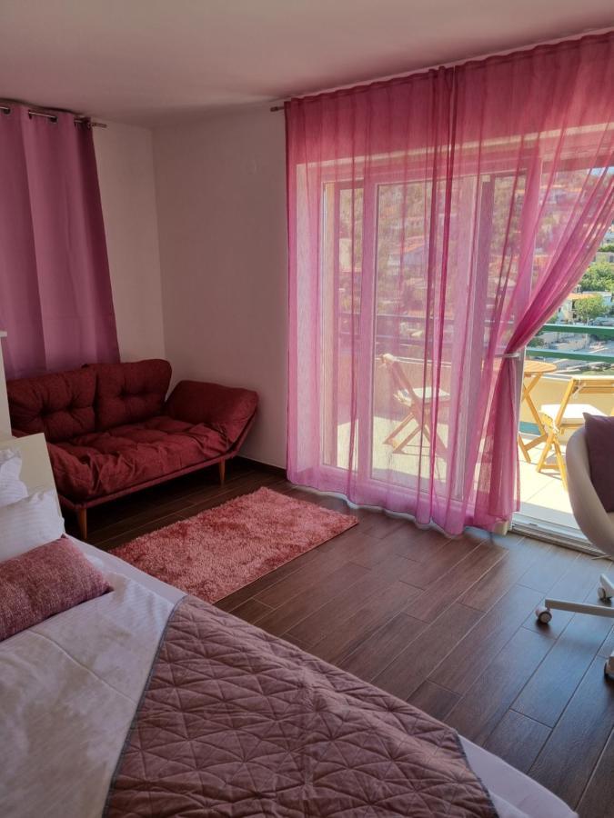 Villa Relax , With Seaview And Two Pools Near Beach スタリー・グラード エクステリア 写真